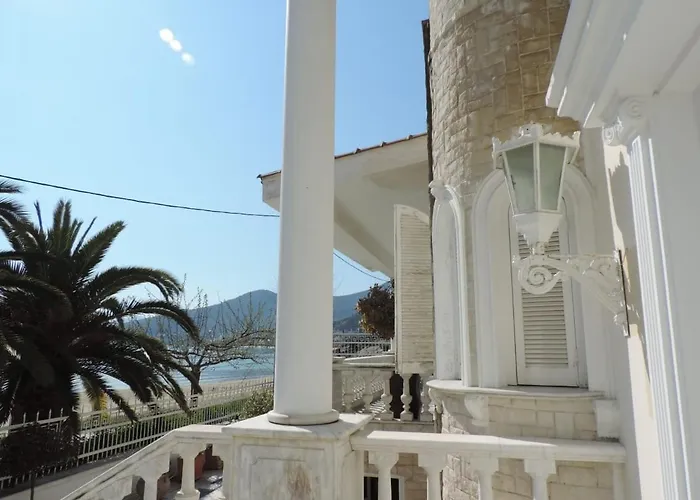 Luxury Πανσιόν *